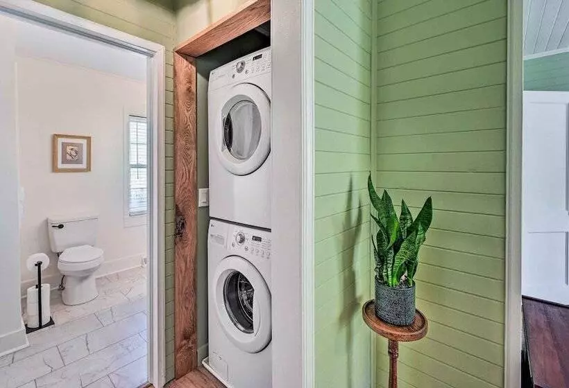 Farmhouse Cottage On 10 Acres: Trails On Site