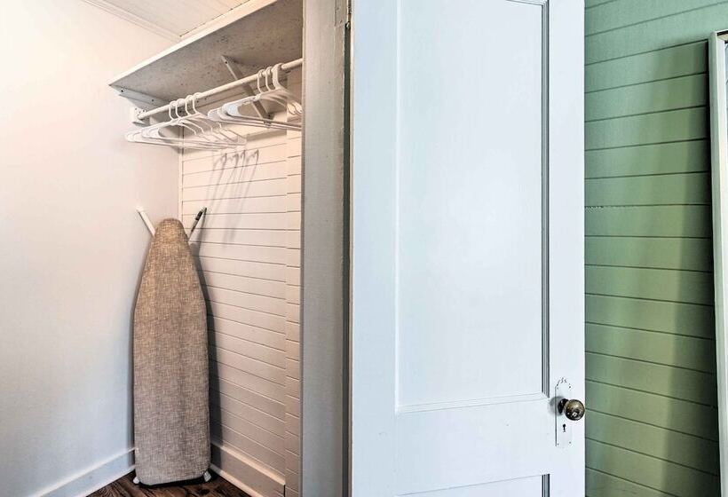 Farmhouse Cottage On 10 Acres: Trails On Site