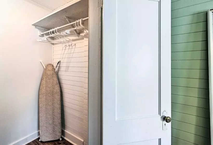 Farmhouse Cottage On 10 Acres: Trails On Site