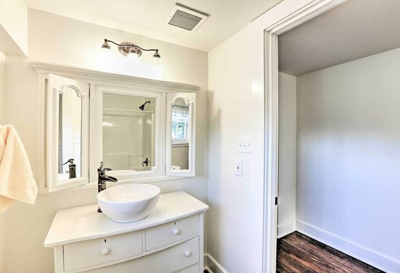 Ferndale Cottage On Private 20 Acre Farm!