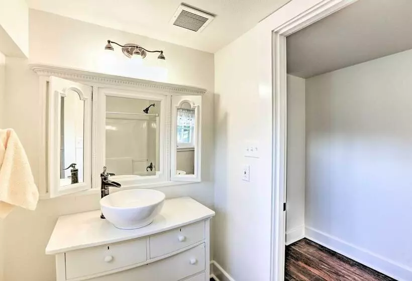 Ferndale Cottage On Private 20 Acre Farm!