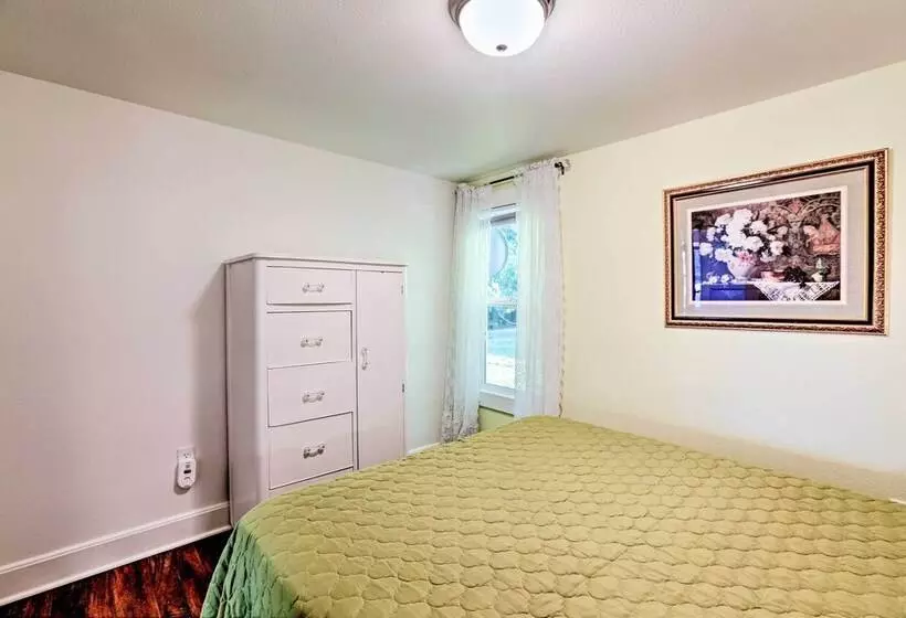 Ferndale Cottage On Private 20 Acre Farm!