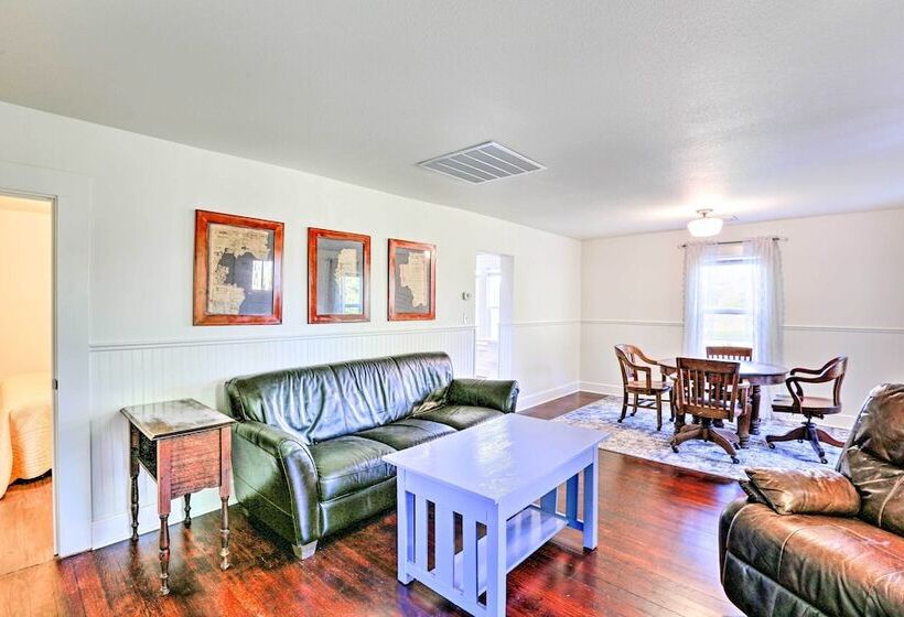 Ferndale Cottage On Private 20 Acre Farm!