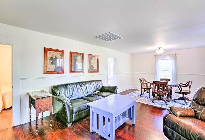 Ferndale Cottage On Private 20 Acre Farm!