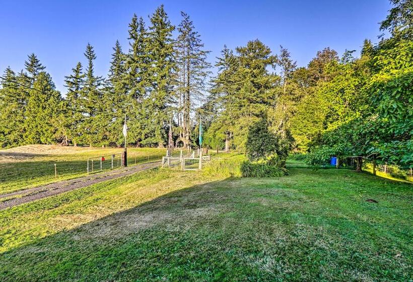 Ferndale Cottage On Private 20 Acre Farm!