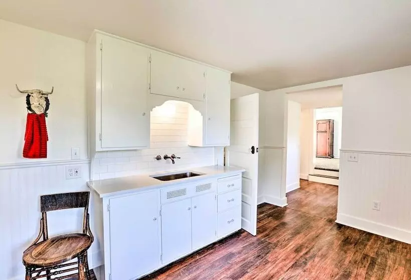 Ferndale Cottage On Private 20 Acre Farm!