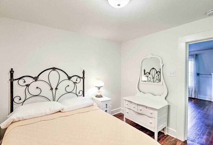 Ferndale Cottage On Private 20 Acre Farm!