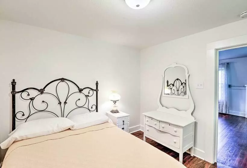 Ferndale Cottage On Private 20 Acre Farm!