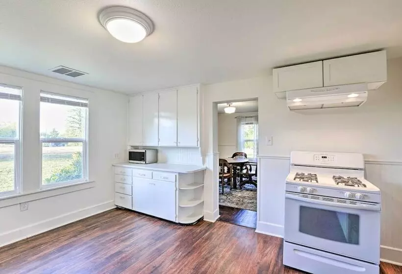 Ferndale Cottage On Private 20 Acre Farm!