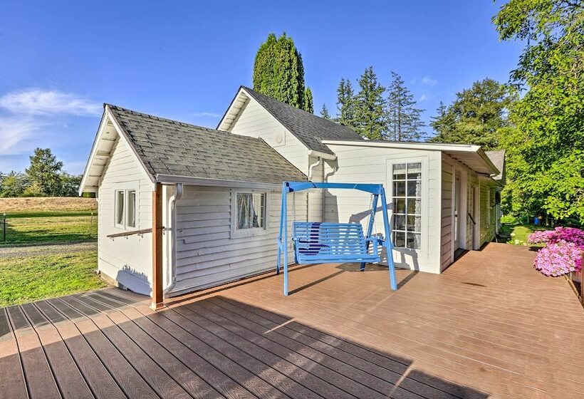 Ferndale Cottage On Private 20 Acre Farm!