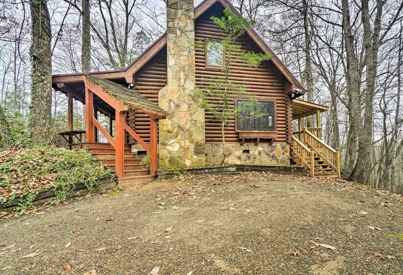 Gatlinburg Log Cabin W/ Hot Tub & Mountain Views!