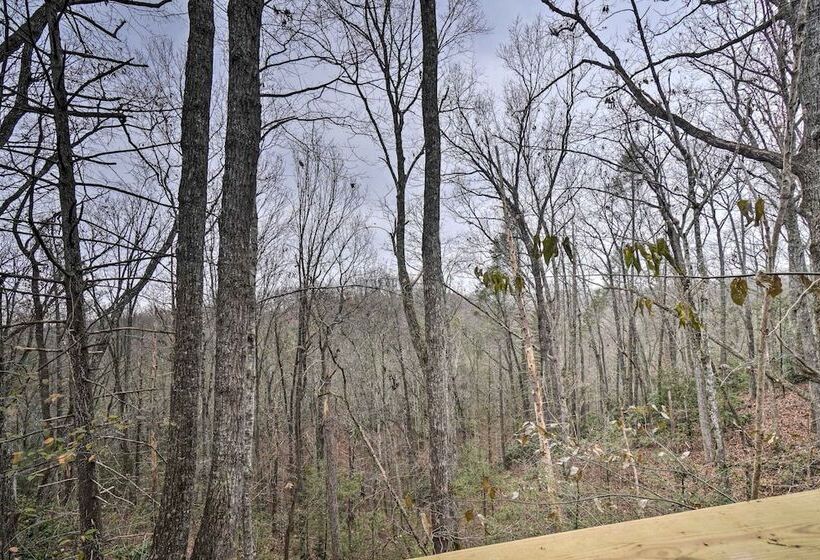 Gatlinburg Log Cabin W/ Hot Tub & Mountain Views!