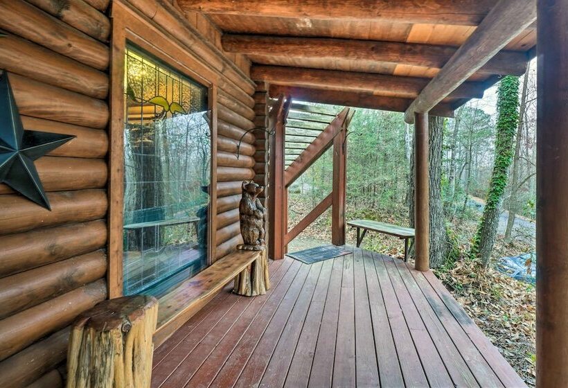 Gatlinburg Log Cabin W/ Hot Tub & Mountain Views!