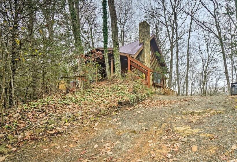 Gatlinburg Log Cabin W/ Hot Tub & Mountain Views!