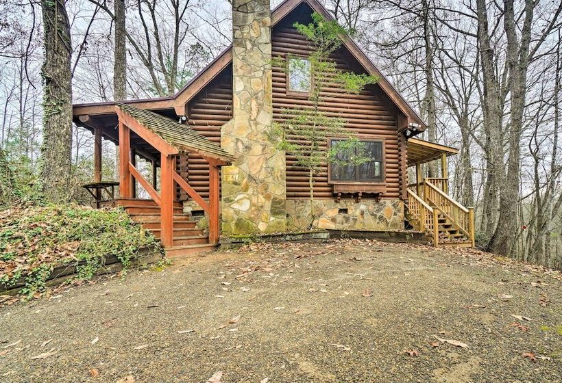 Gatlinburg Log Cabin W/ Hot Tub & Mountain Views!