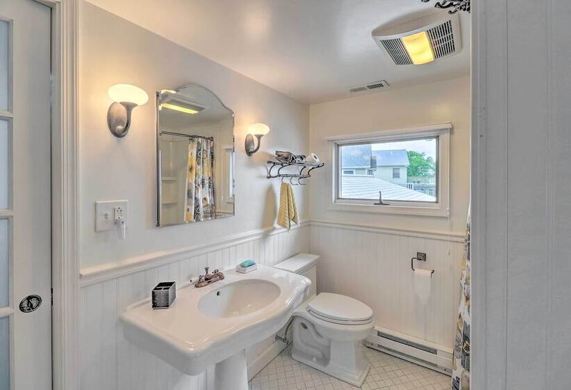 Grasonville Home W/ Private Pool On The Water