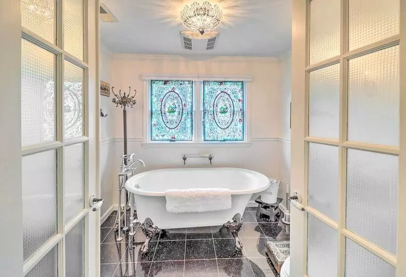 Grasonville Home W/ Private Pool On The Water