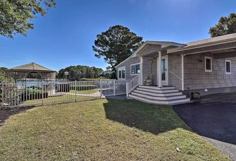 Grasonville Home W/ Private Pool On The Water