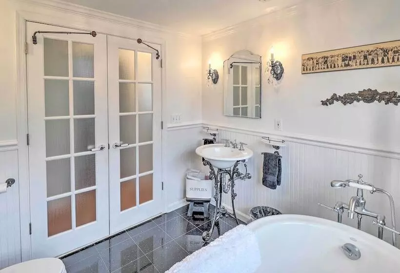 Grasonville Home W/ Private Pool On The Water