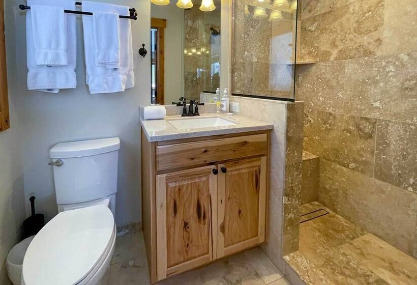 Keystone Home On Snake River W/ Hot Tub + Views!