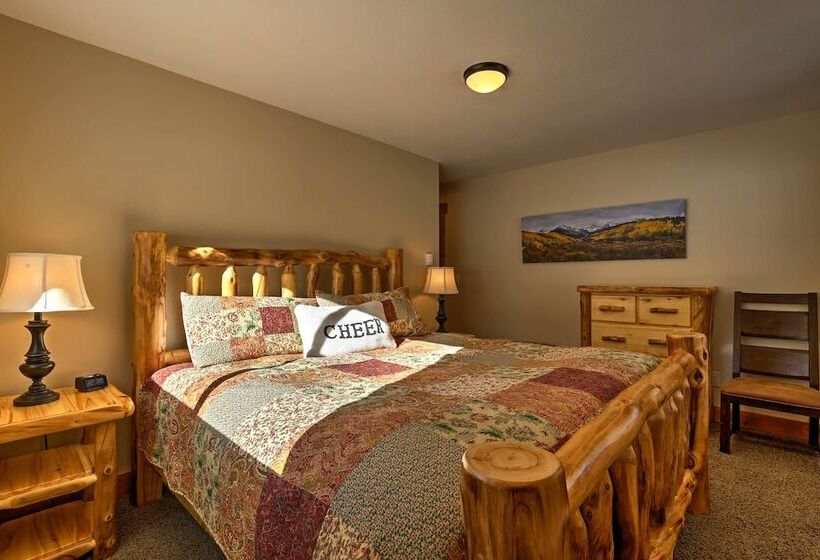 Keystone Home On Snake River W/ Hot Tub + Views!