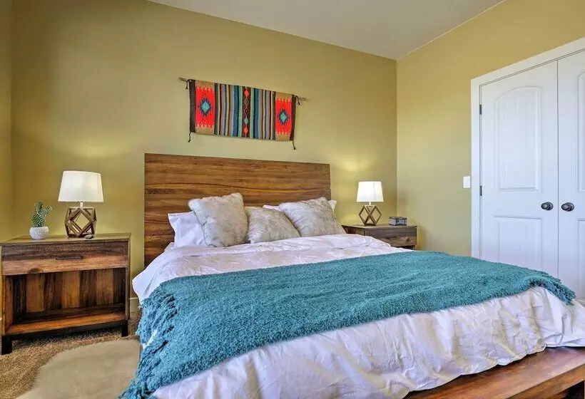 La Verkin Home W/ Hot Tub, Kayaks, & Bikes!
