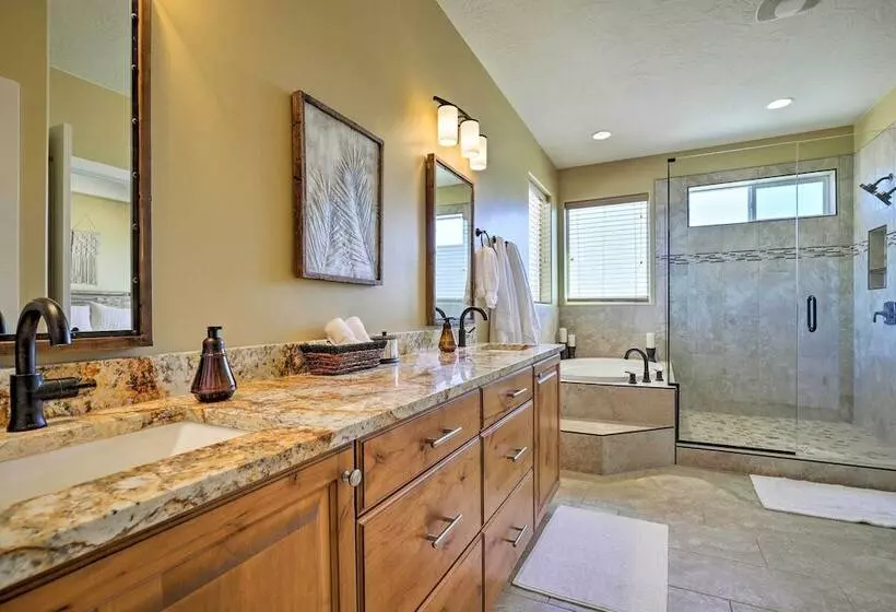 La Verkin Home W/ Hot Tub, Kayaks, & Bikes!