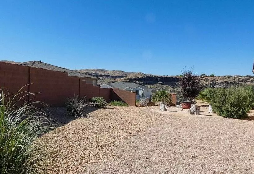 La Verkin Home W/ Hot Tub, Kayaks, & Bikes!