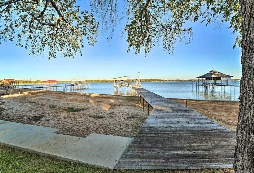 Private Beach & Dock: Home On Eagle Mountain Lake