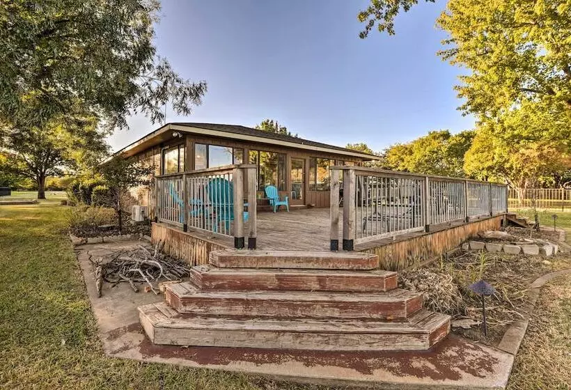 Private Beach & Dock: Home On Eagle Mountain Lake