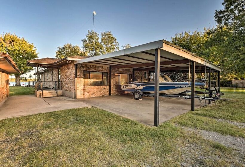 Private Beach & Dock: Home On Eagle Mountain Lake