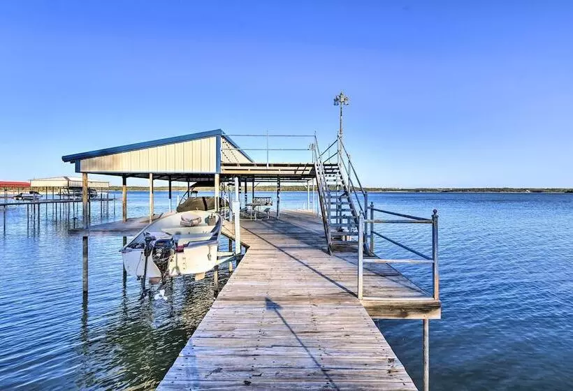 Private Beach & Dock: Home On Eagle Mountain Lake