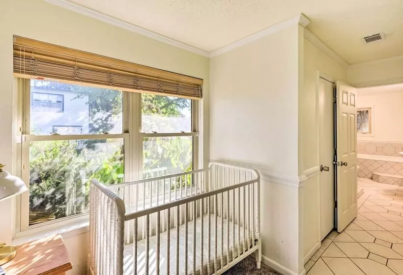 Private Beach & Dock: Home On Eagle Mountain Lake