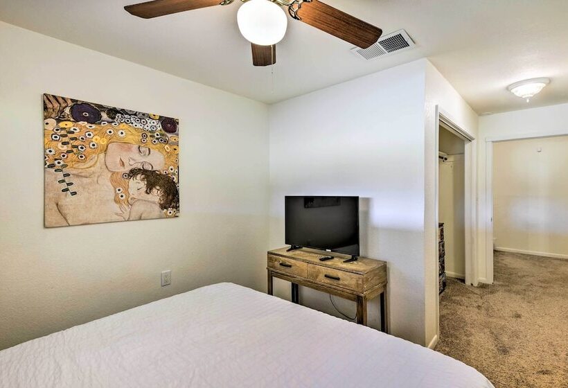 Private Beach & Dock: Home On Eagle Mountain Lake