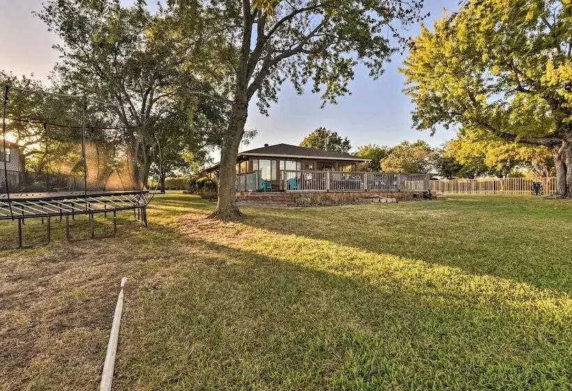 Private Beach & Dock: Home On Eagle Mountain Lake