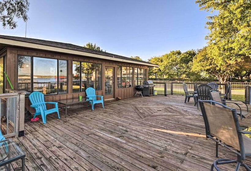 Private Beach & Dock: Home On Eagle Mountain Lake