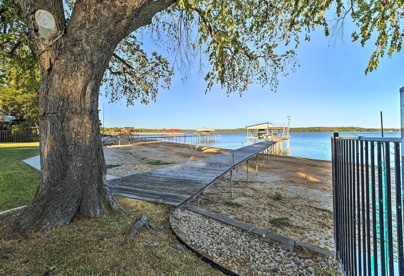 Private Beach & Dock: Home On Eagle Mountain Lake