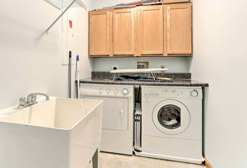 Lewes Cottage W/ Pool Access: 10 Mi To Beach!