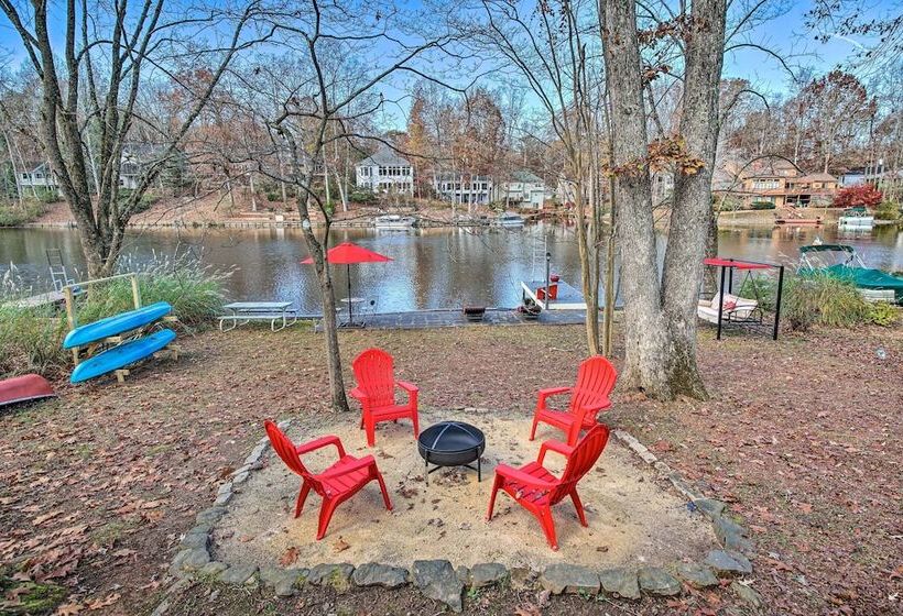 Sauna & Game Room: Lake House In Locust Grove!