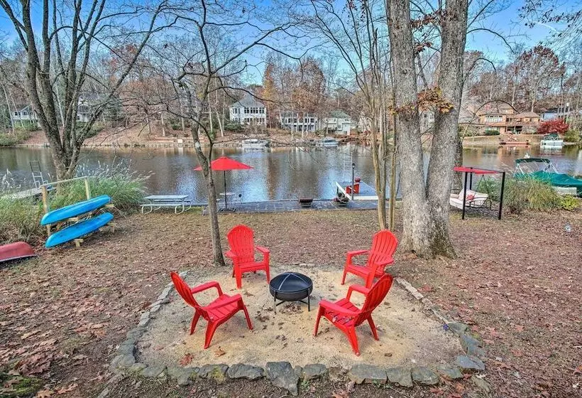 Sauna & Game Room: Lake House In Locust Grove!