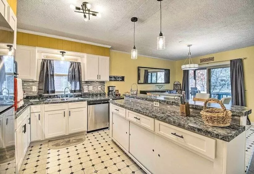 Sauna & Game Room: Lake House In Locust Grove!