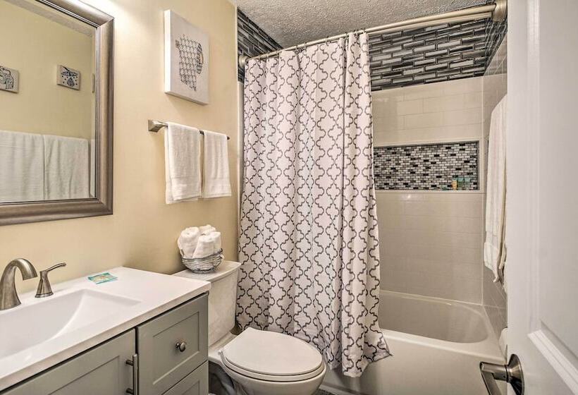 Sauna & Game Room: Lake House In Locust Grove!