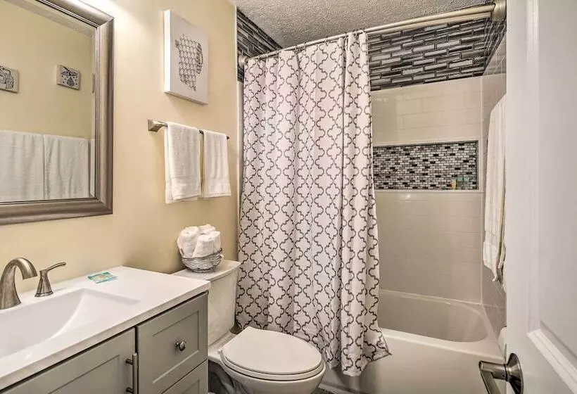 Sauna & Game Room: Lake House In Locust Grove!