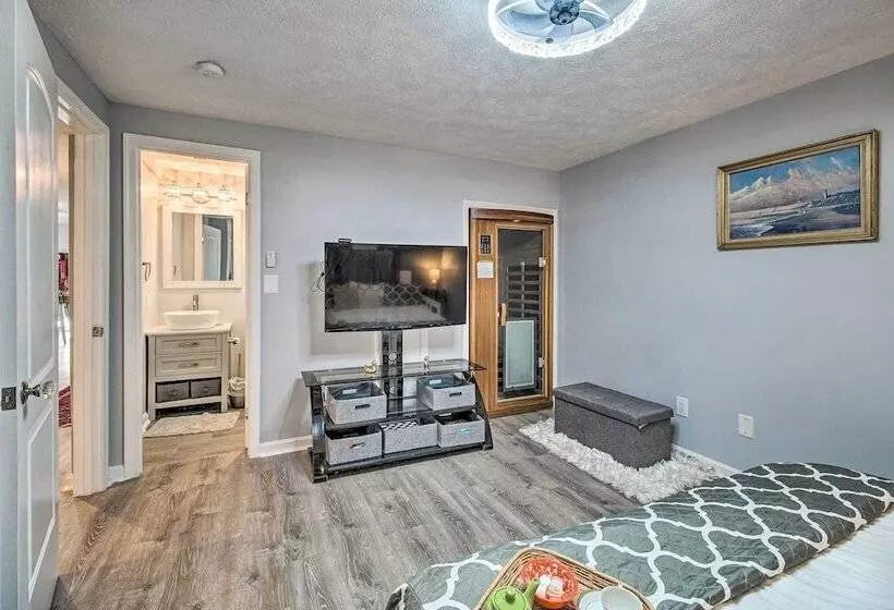 Sauna & Game Room: Lake House In Locust Grove!