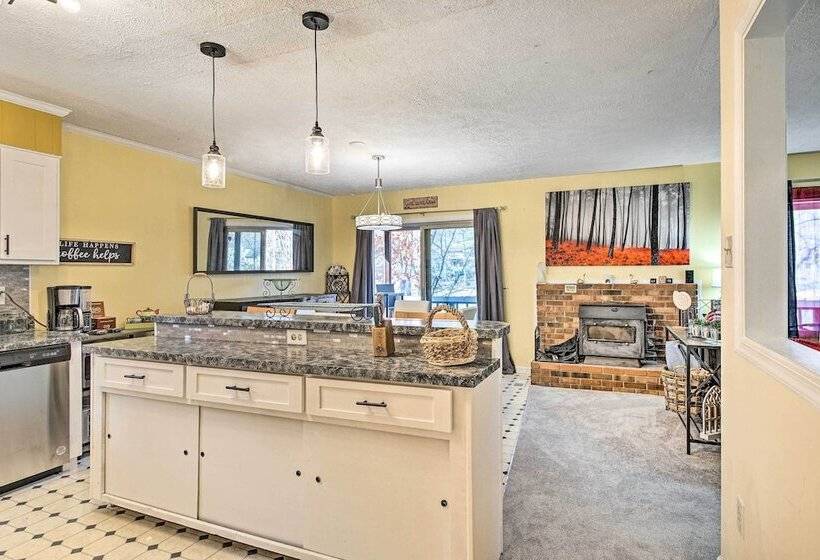 Sauna & Game Room: Lake House In Locust Grove!