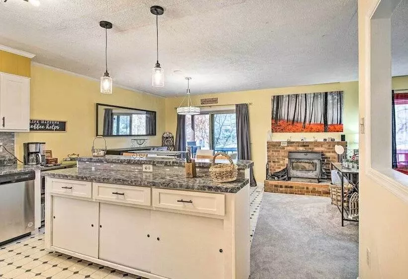 Sauna & Game Room: Lake House In Locust Grove!