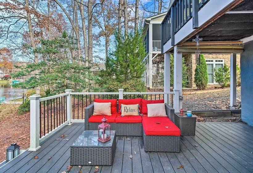 Sauna & Game Room: Lake House In Locust Grove!