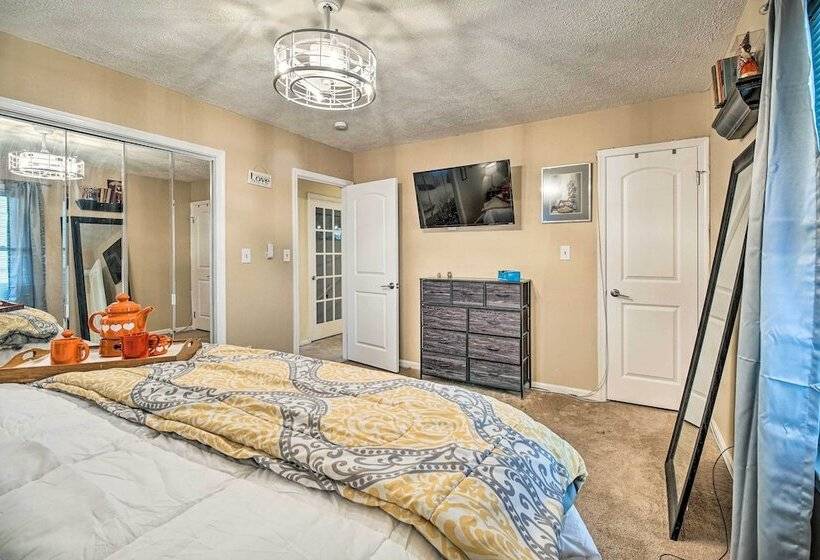 Sauna & Game Room: Lake House In Locust Grove!