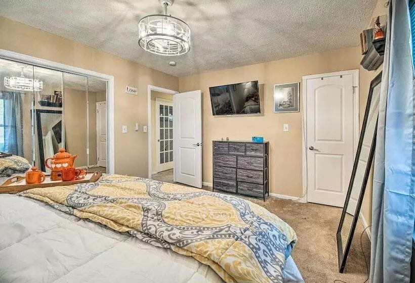 Sauna & Game Room: Lake House In Locust Grove!