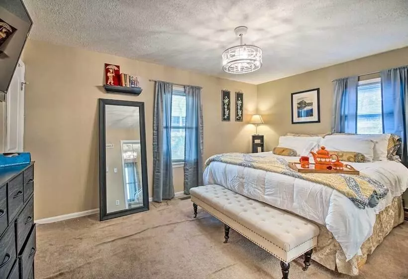 Sauna & Game Room: Lake House In Locust Grove!